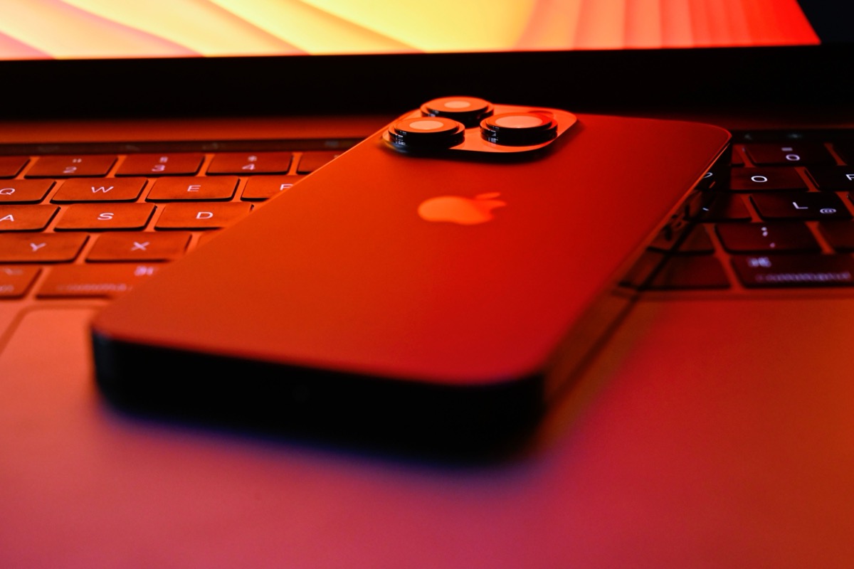 애플 인텔리전스 시각 지능 카메라 사물 인식 일러스트